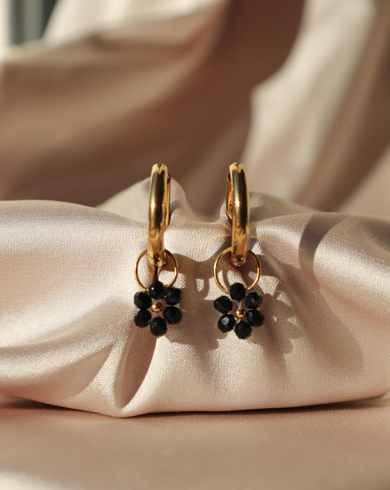 Boucles d'oreilles Fleur de Perle Petite / noir