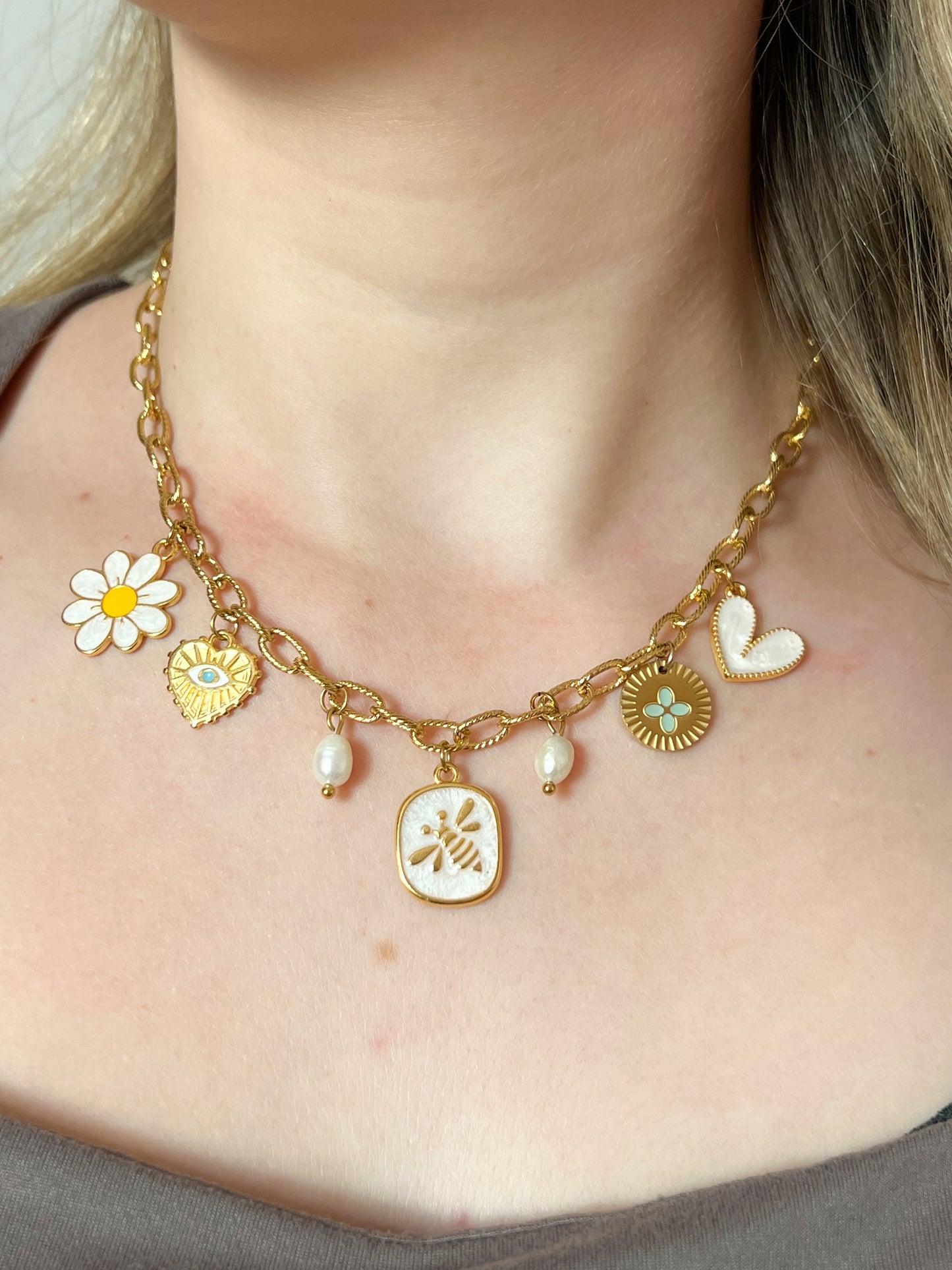 Collier Wilow